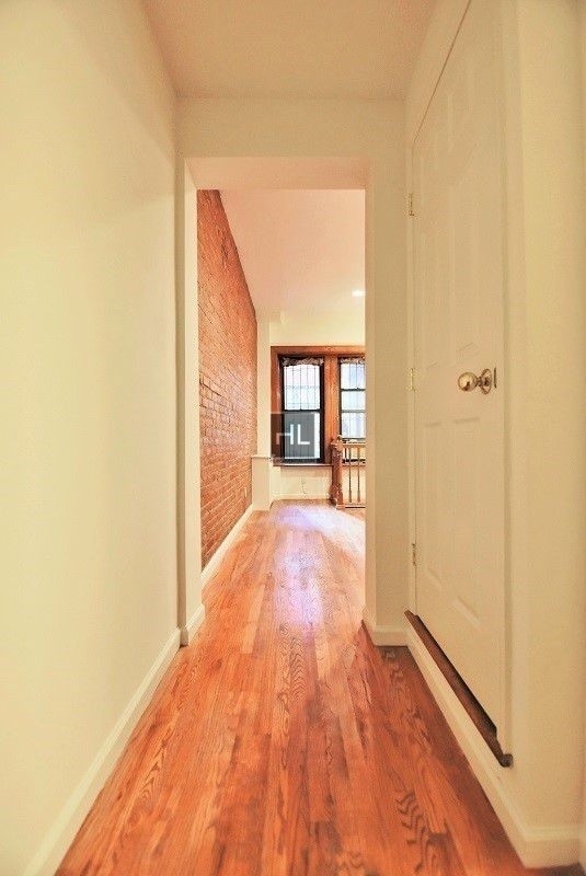 Building Photo - 306 W 76th St
