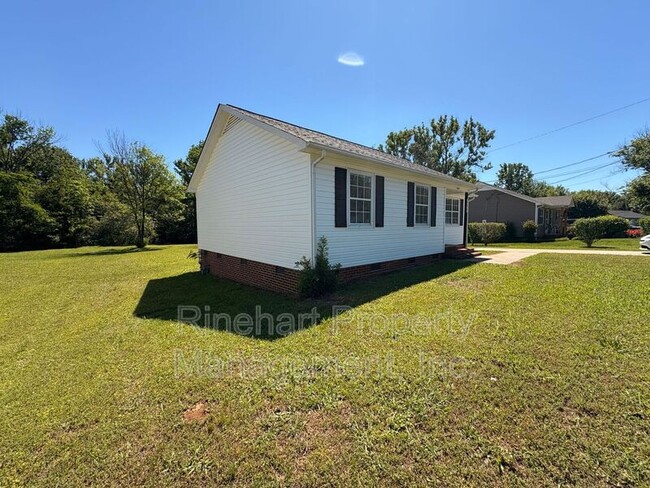 Building Photo - 1117 Southland Dr