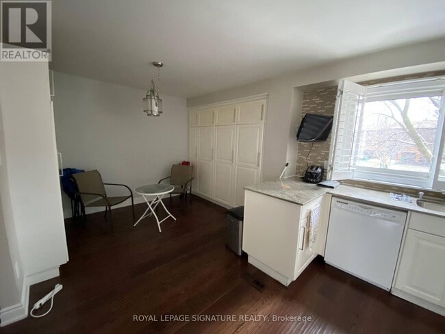Photo du bâtiment - 4230-4230 Fieldgate Dr