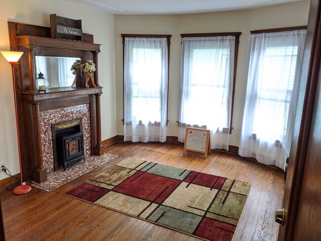 Bright, open, with natural light - 134 Harvard Pl