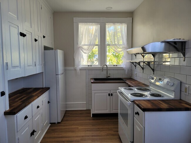 Building Photo - 212 S Ottawa Ave