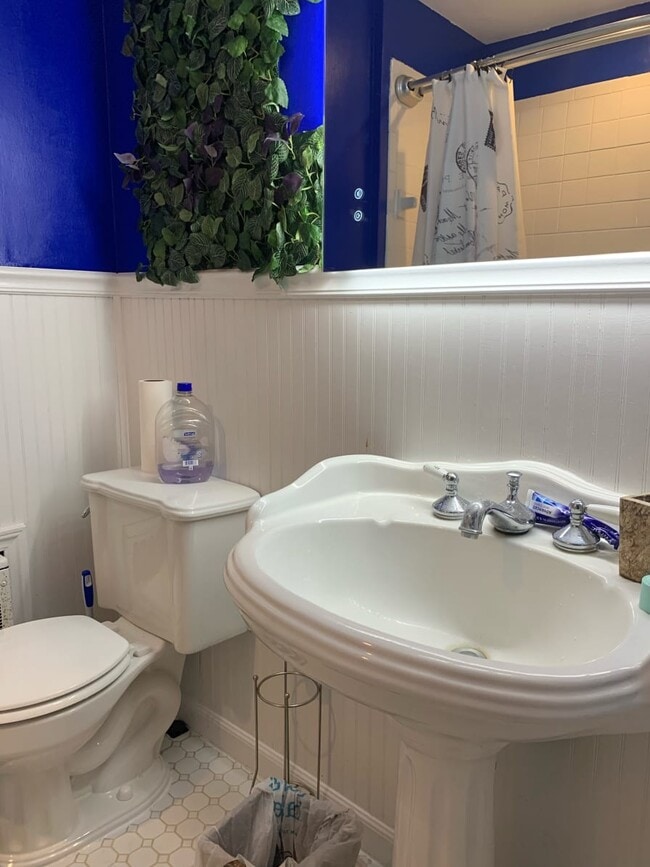 Building Photo - 293 Spring St