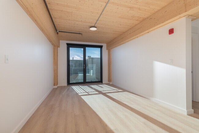 Building Photo - 11 E Lenox St