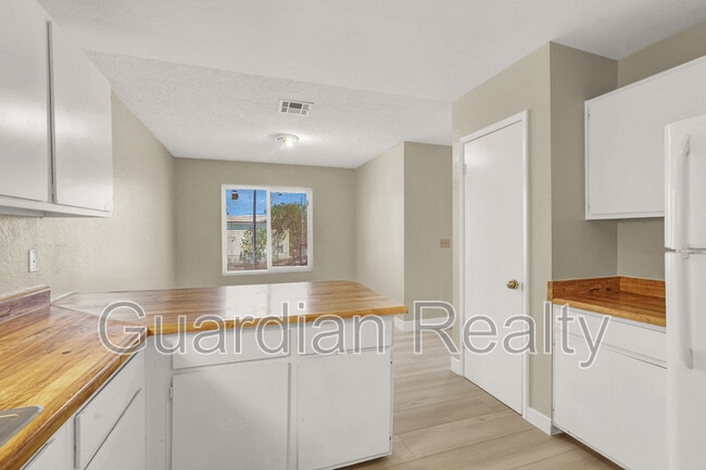 Building Photo - 801 N Major Ave