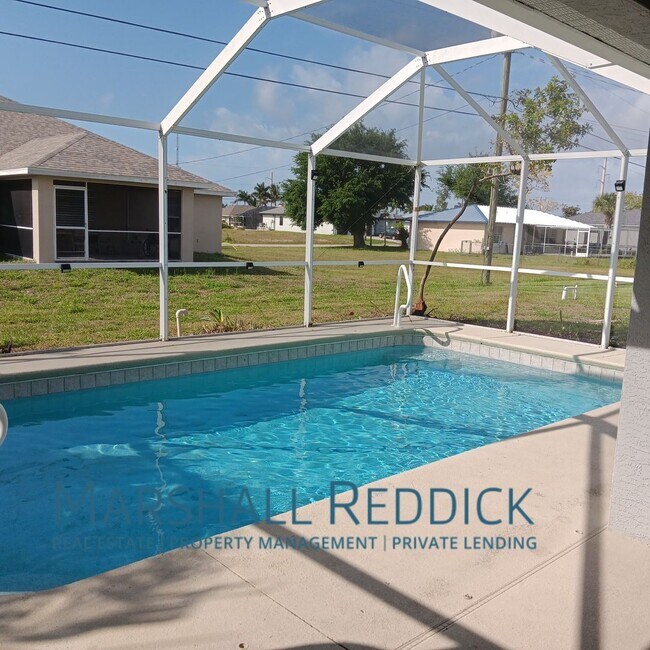 Building Photo - Pool Home 3 Bedroom,with a Den 2 Bath in d...
