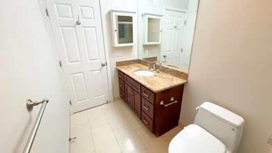 Building Photo - 827 Richardson Ct