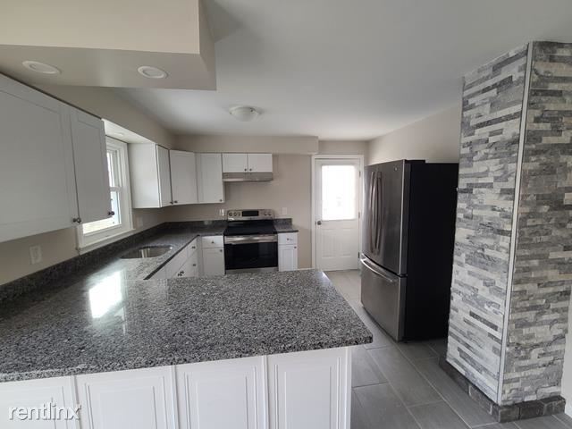 Building Photo - 3 br, 1 bath House - 17 Mayflower Dr