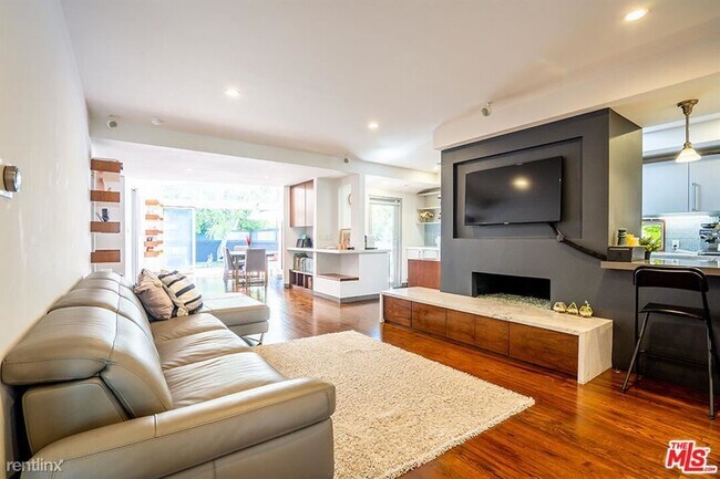 Foto del edificio - 3 br, 2 bath House - 4548 Farmdale Ave
