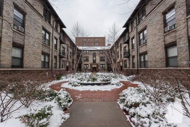 Building Photo - 516 W Deming Pl