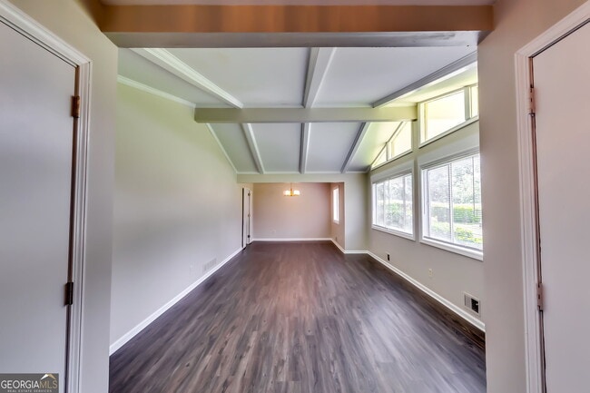 Foto del edificio - 4342 Riverwood Cir