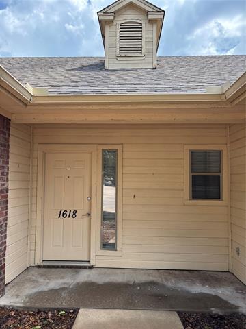 Building Photo - 1618 Summerhill Ct