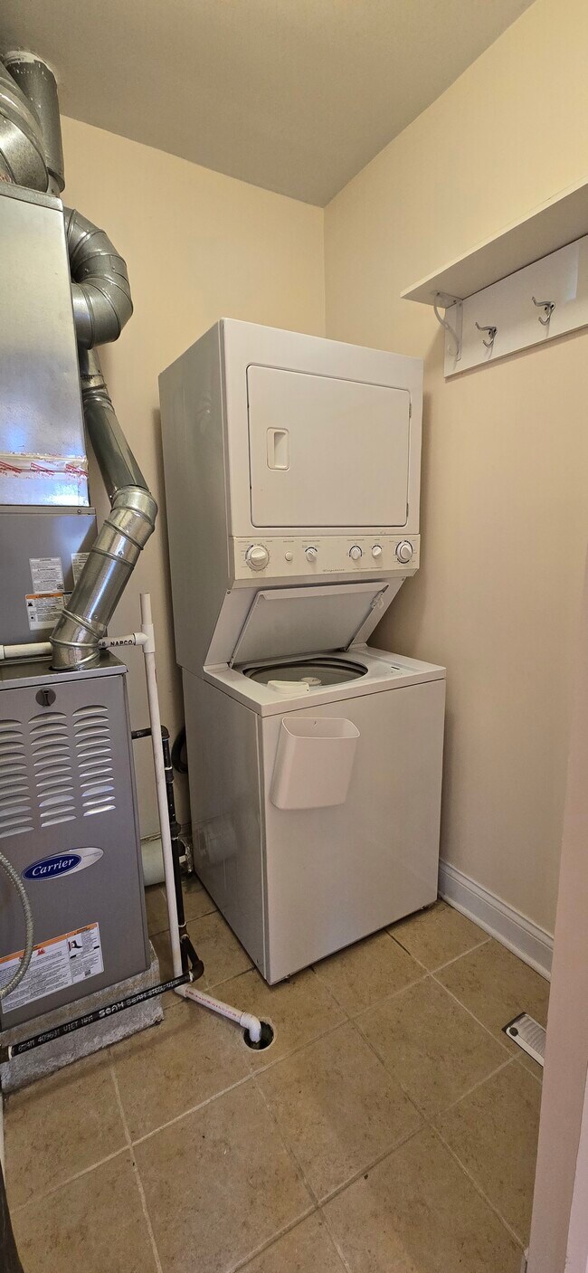 Foto del edificio - 6812 N Wayne Ave