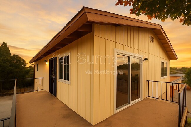 Photo - 747 N Philadelphia St House