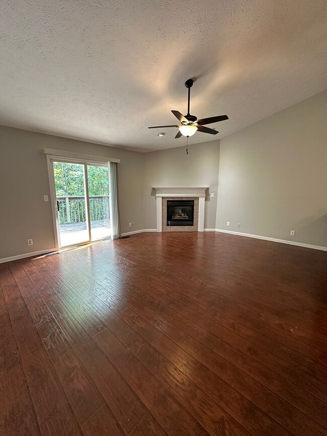 Building Photo - 3624-3626 Thornhill Circle W-TBROS