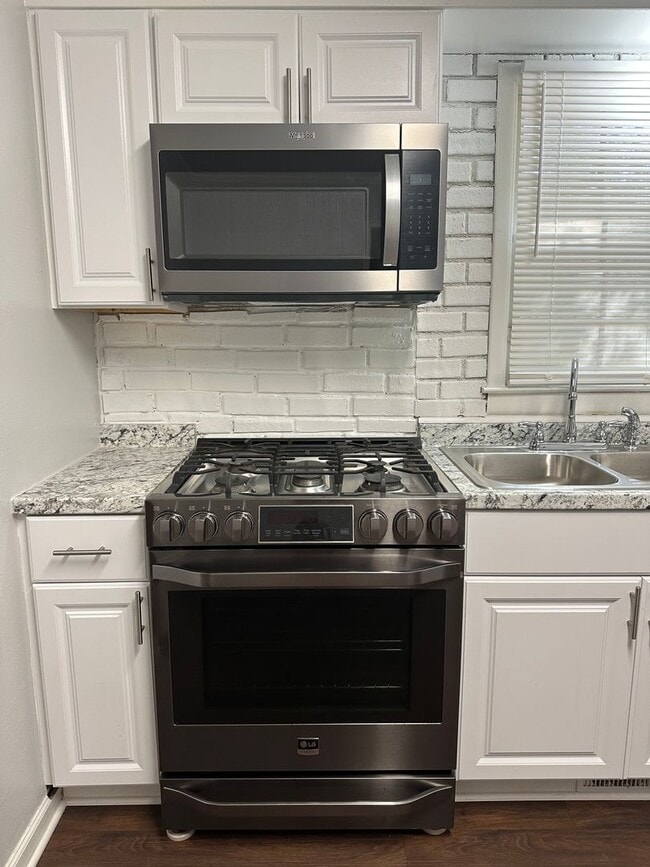 Photo - Refreshed 3 Bedroom / 2.5 Bath Ranch Style... House