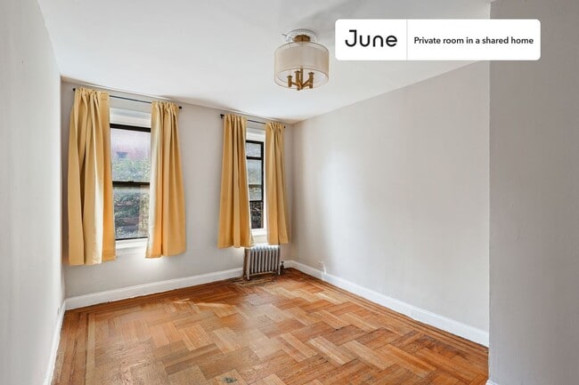 Building Photo - Room in Shared 4 bed/1 bath home