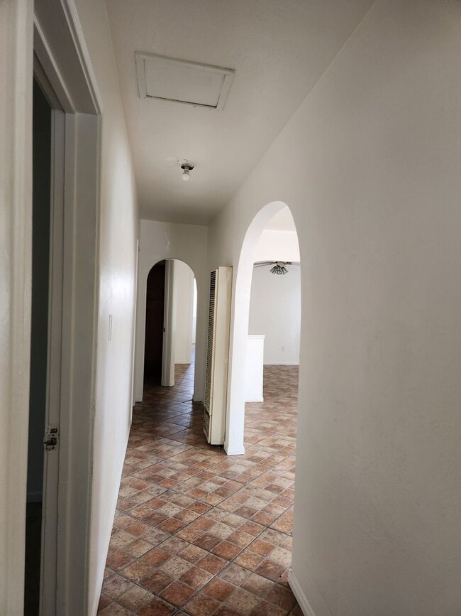 Building Photo - Bryant