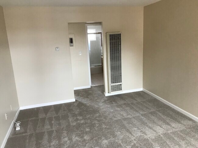 Family Room - 580 Columbia Ave