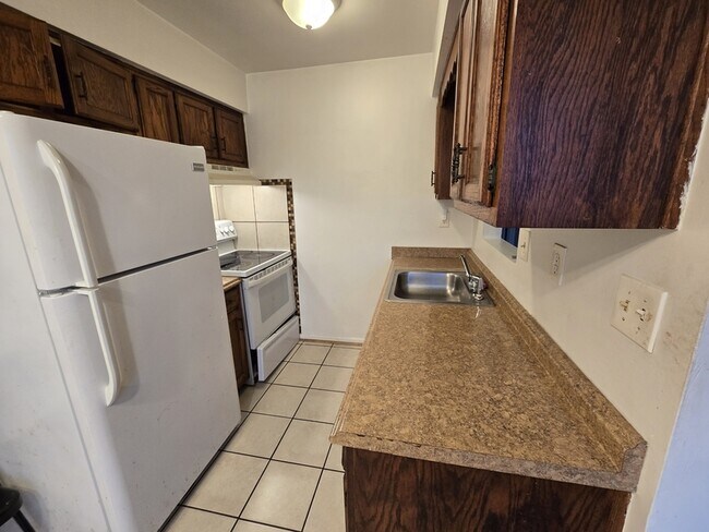 Foto del edificio - 9625 Grove Ave