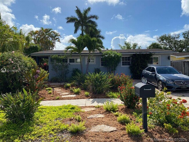 Building Photo - 4520 SW 30th Way