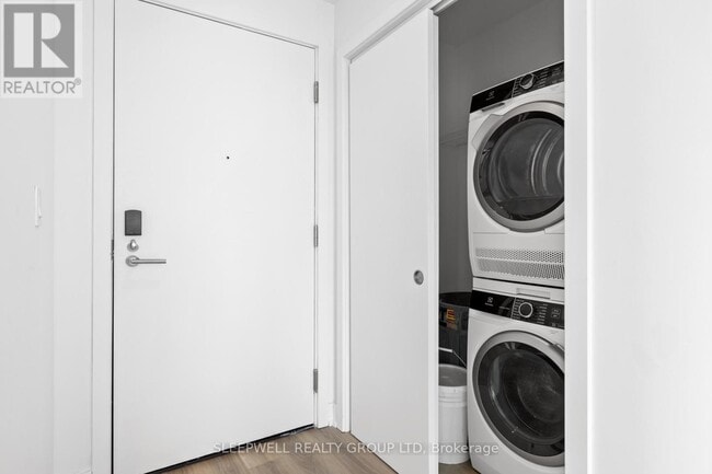 Building Photo - 1354 Carling Ave