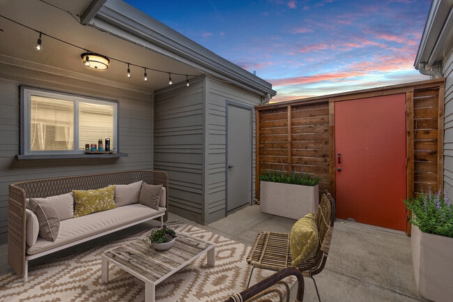 Building Photo - Greenway Patio