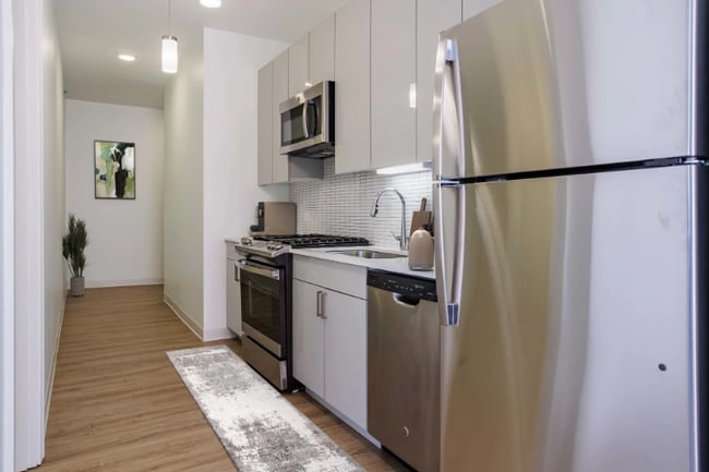 Photo - 808 S Green St Apartment