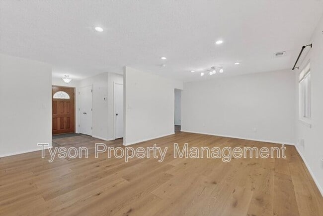 Building Photo - 8301 Cherry Hills Dr NE