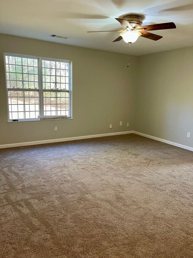 Foto del edificio - JUST REDUCED...UNDER $1,300!!-3 Bed/2 Bath Duplex With Attached Garage in Lovely College Park!