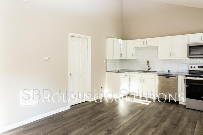 Foto del edificio - 1401 S Hedges Ave