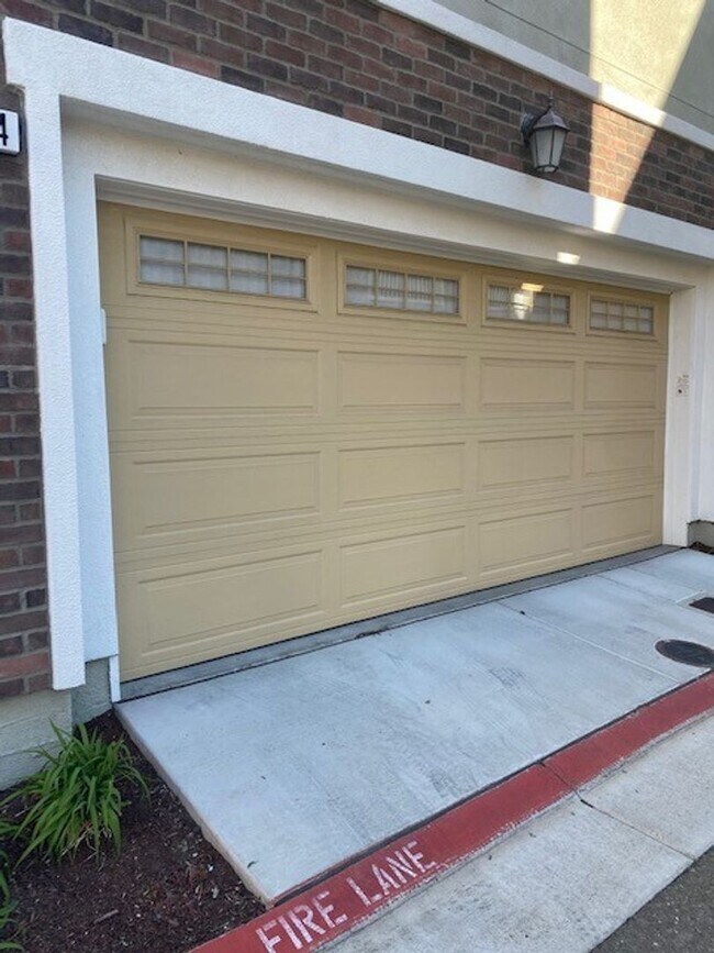 Foto del edificio - Stunning Townhome Near Down Town Livermore
