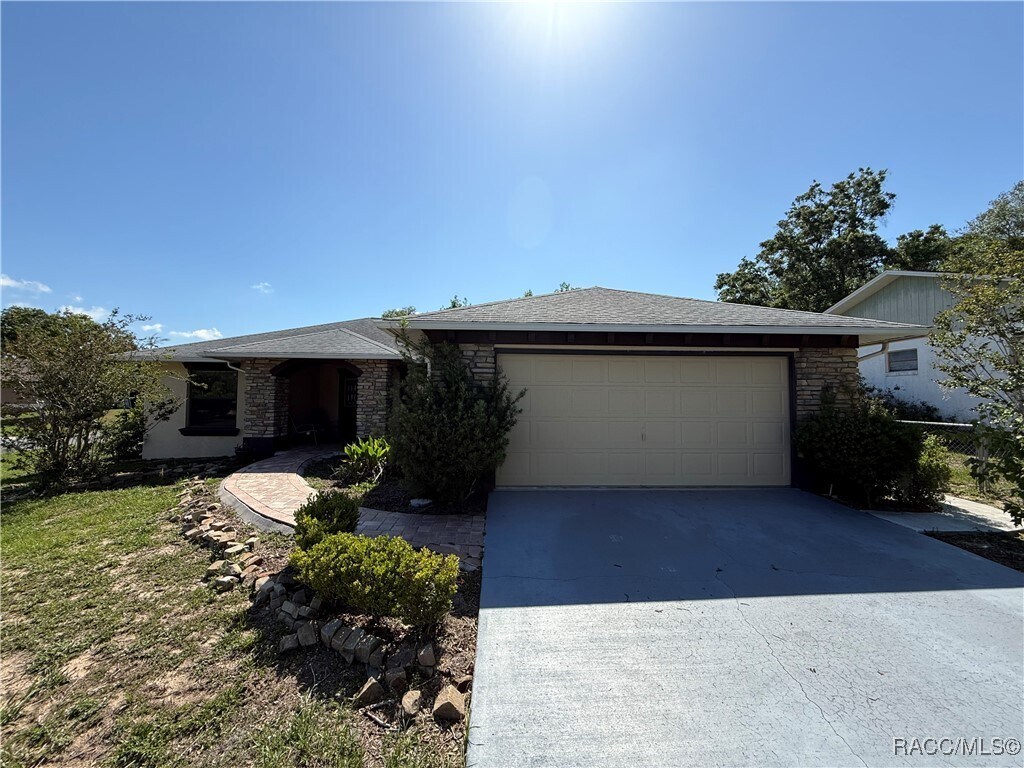 Primary Photo - 3632 N Honeylocust Dr