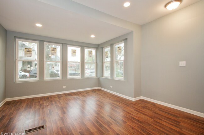 Foto del edificio - 8050 S Saginaw Ave