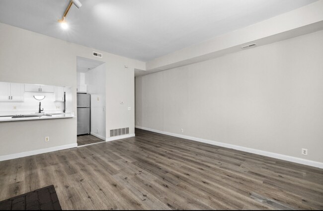 Building Photo - 915 Geyer Ave