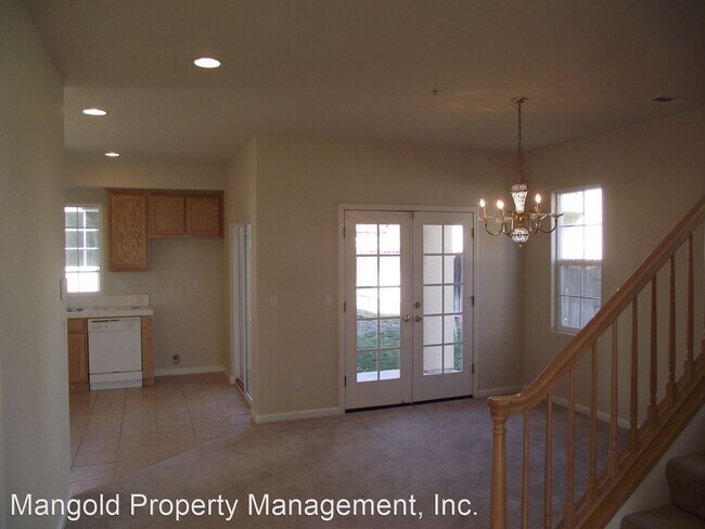 Building Photo - 3 br, 2.5 bath House - 212 Oak Avenue