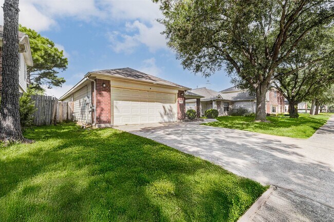 Building Photo - 5923 Shining Leaf Ct