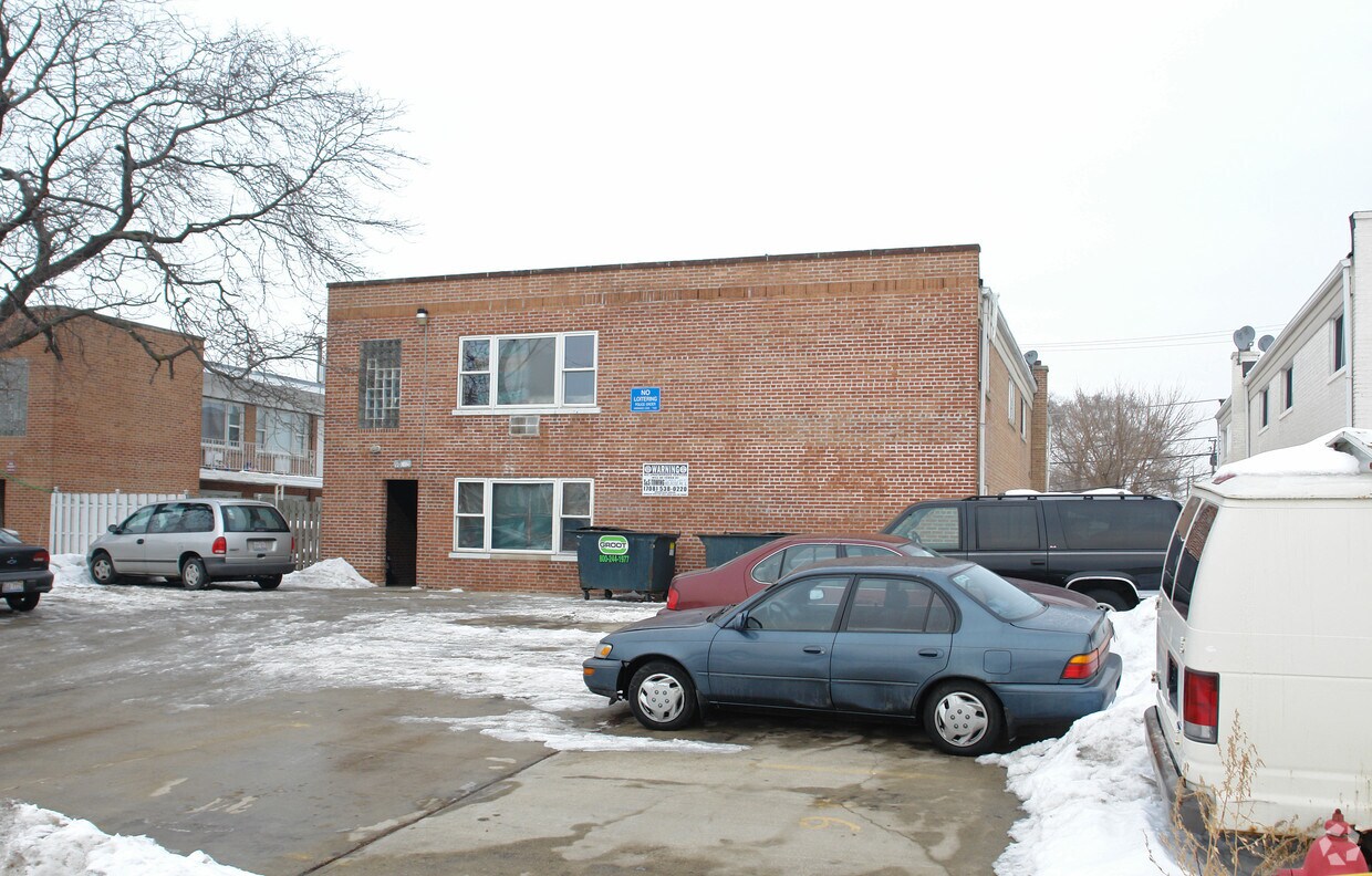 Building Photo - 10518 Crown Rd