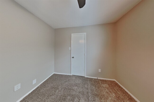 Foto del edificio - 11950 Rolling Stream Dr