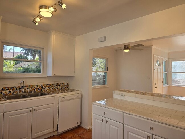 Building Photo - 311 Windward Ave