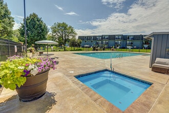 Hot Tub - Ralston Park Apartments