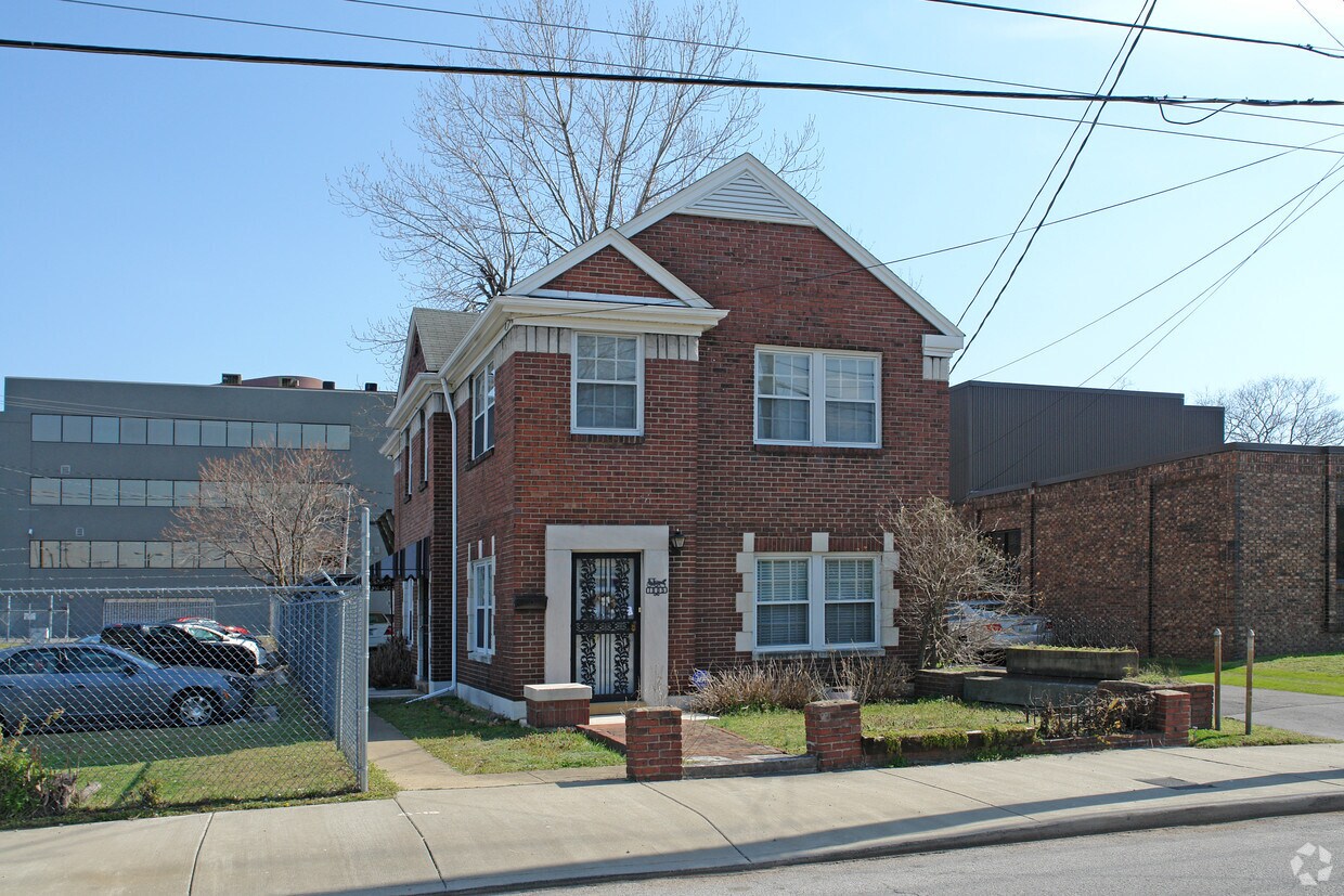 Building Photo - 1805 State St