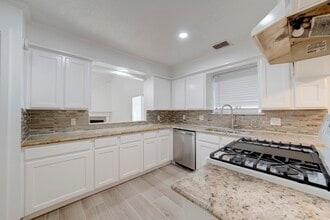 Building Photo - 42 N Timber Top Dr