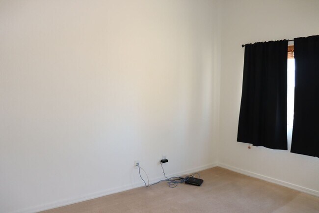 Foto del edificio - East Side 3 Bed 2 Bath Energy Efficient Pulte Home