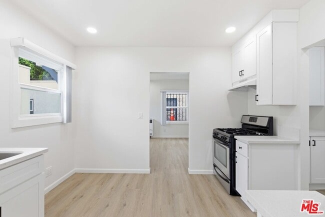 Foto del edificio - 580 W 15th St