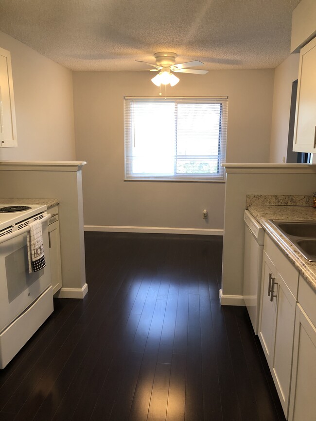 Dining area - 3874 Mack Rd