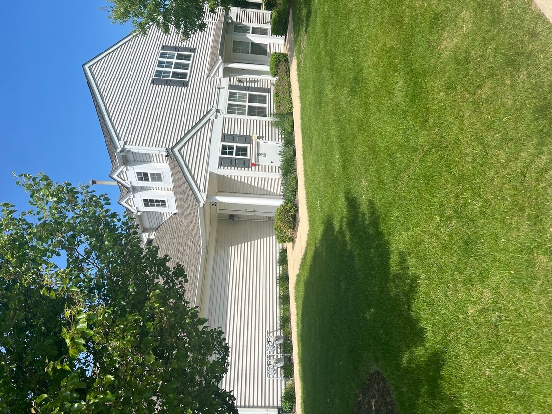 Building Photo - 2419 Sheehan Dr
