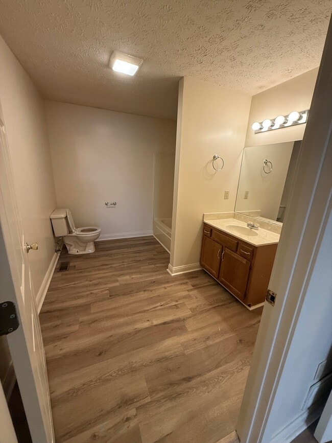 Building Photo - 61 Jade Ct