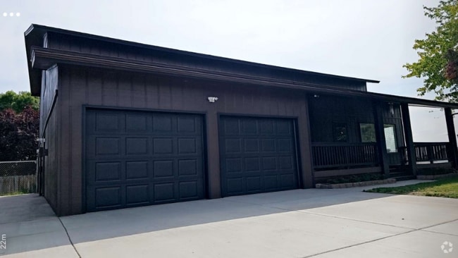 Building Photo - 1806 Smith Ln