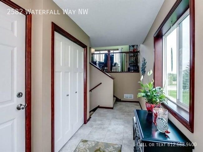 Building Photo - 3BD 2BA Townhouse in Golf Community - Secu...