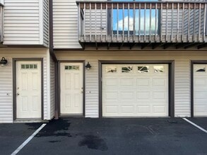 Building Photo - 15 Crest St